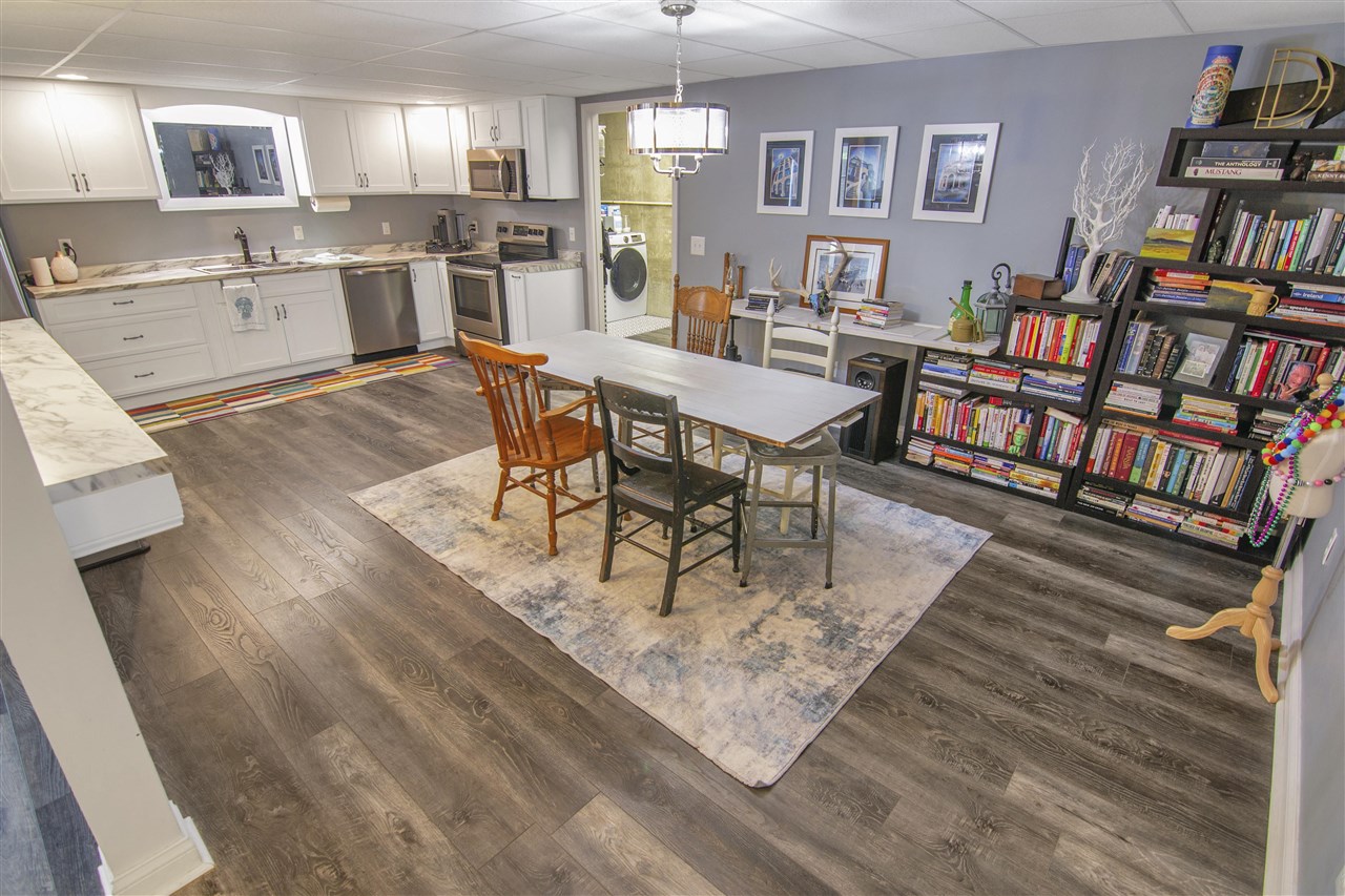 Glasgow, Kentucky 42141, United States, 5 Bedrooms Bedrooms, ,3 BathroomsBathrooms,Residential,Pending,107890