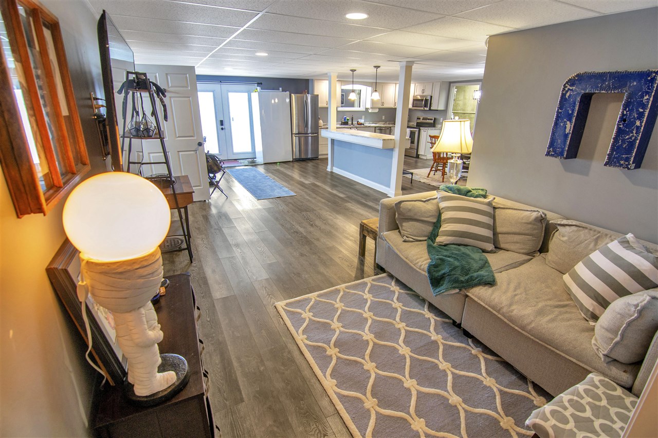 Glasgow, Kentucky 42141, United States, 5 Bedrooms Bedrooms, ,3 BathroomsBathrooms,Residential,Pending,107890