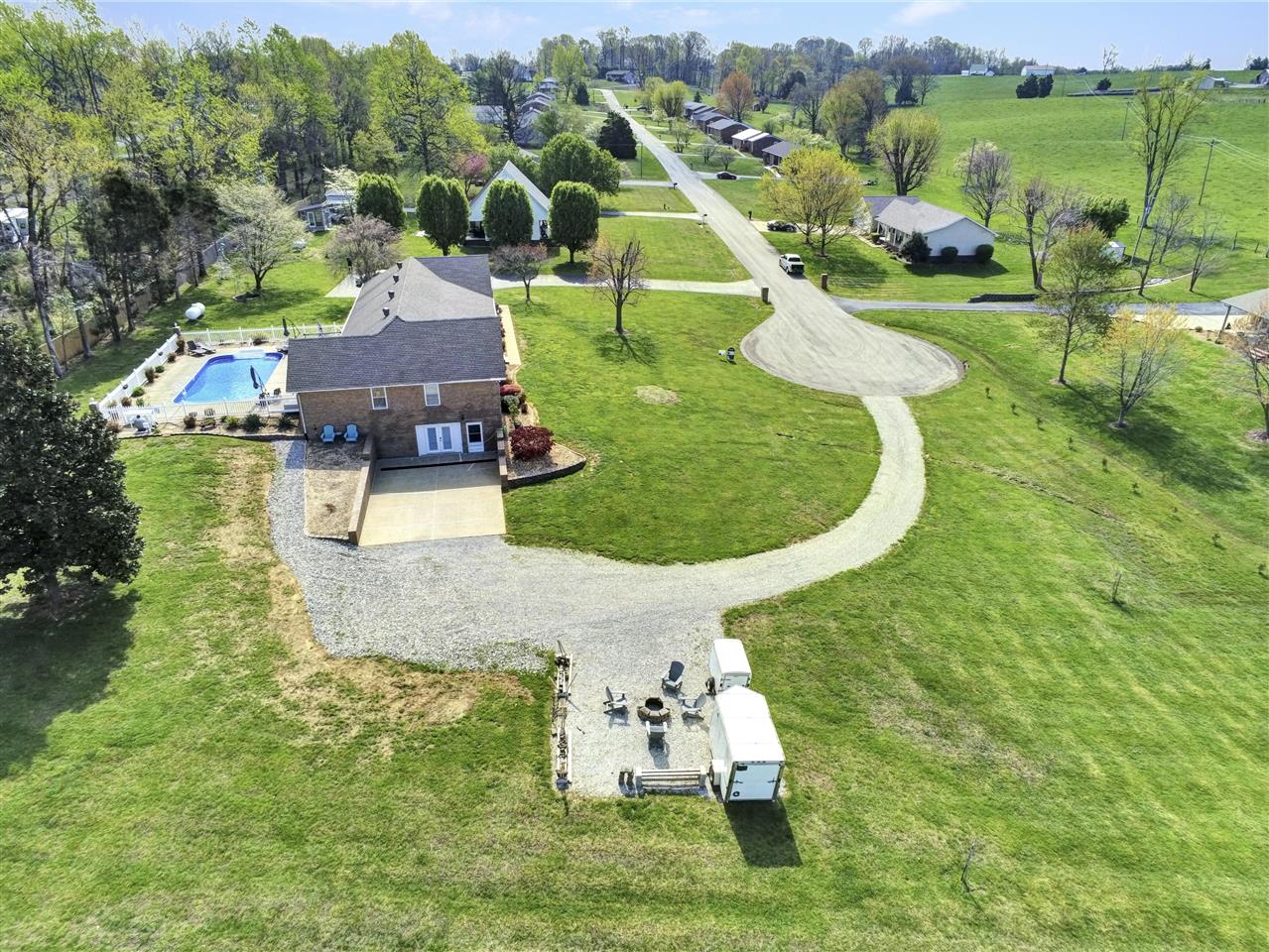 Glasgow, Kentucky 42141, United States, 5 Bedrooms Bedrooms, ,3 BathroomsBathrooms,Residential,Pending,107890