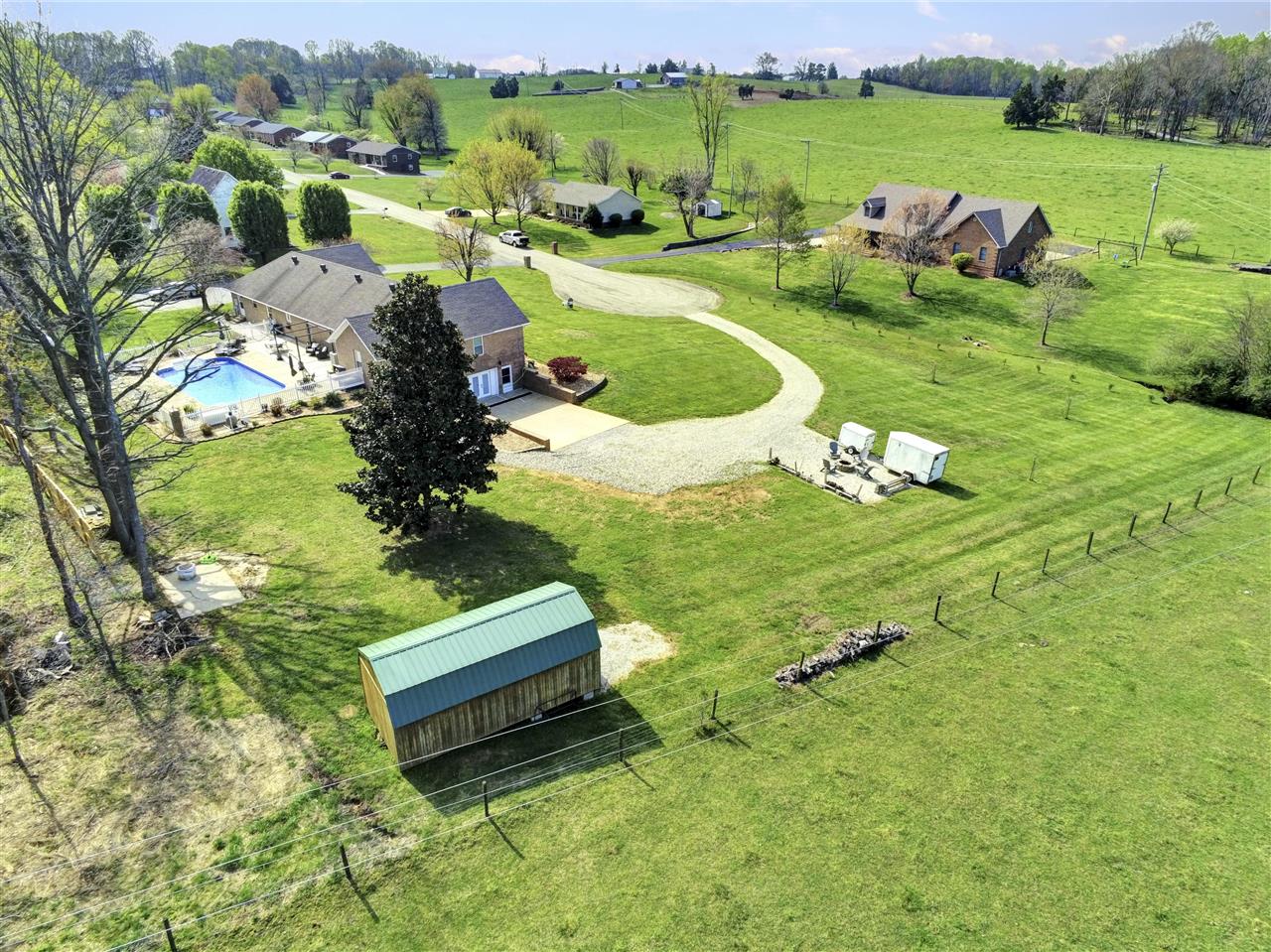 Glasgow, Kentucky 42141, United States, 5 Bedrooms Bedrooms, ,3 BathroomsBathrooms,Residential,Pending,107890