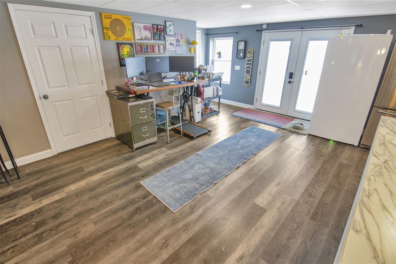 Glasgow, Kentucky 42141, United States, 5 Bedrooms Bedrooms, ,3 BathroomsBathrooms,Residential,Pending,107890