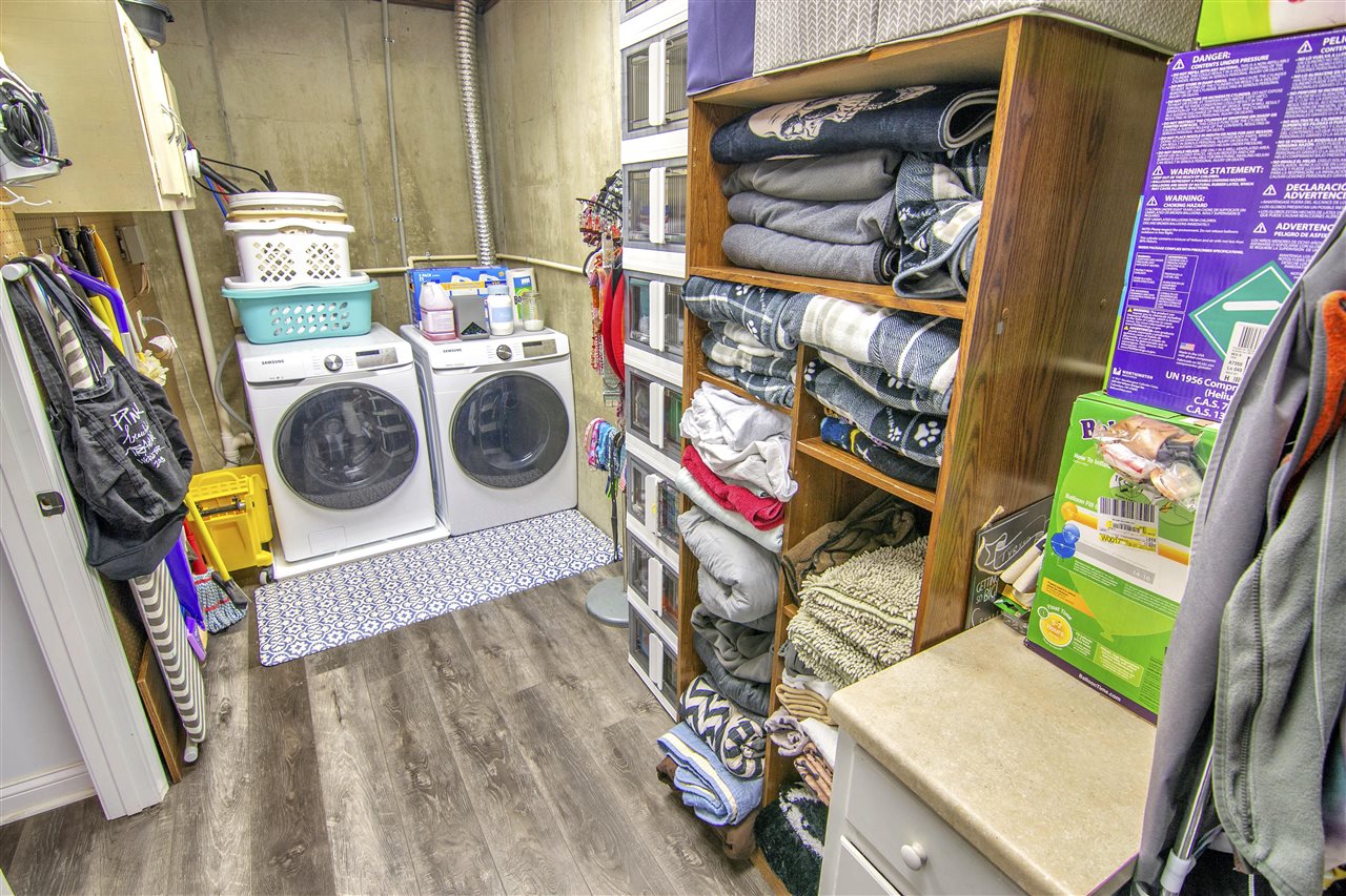 Glasgow, Kentucky 42141, United States, 5 Bedrooms Bedrooms, ,3 BathroomsBathrooms,Residential,Pending,107890