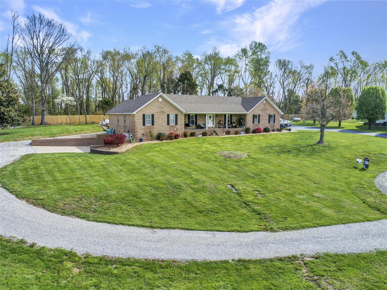 Glasgow, Kentucky 42141, United States, 5 Bedrooms Bedrooms, ,3 BathroomsBathrooms,Residential,Pending,107890