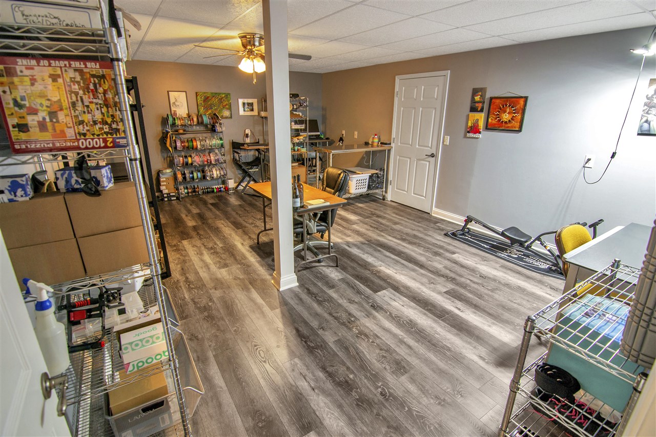 Glasgow, Kentucky 42141, United States, 5 Bedrooms Bedrooms, ,3 BathroomsBathrooms,Residential,Pending,107890