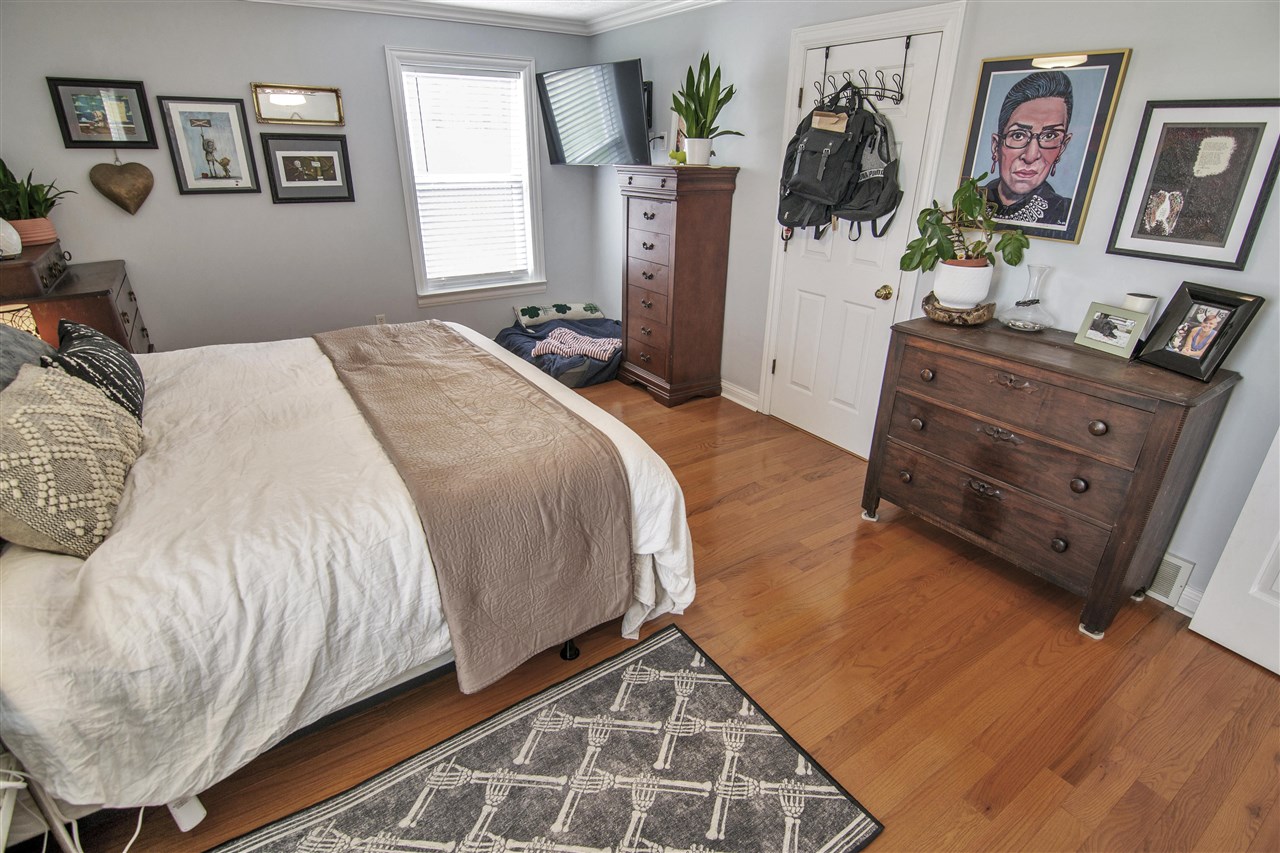 Glasgow, Kentucky 42141, United States, 5 Bedrooms Bedrooms, ,3 BathroomsBathrooms,Residential,Pending,107890