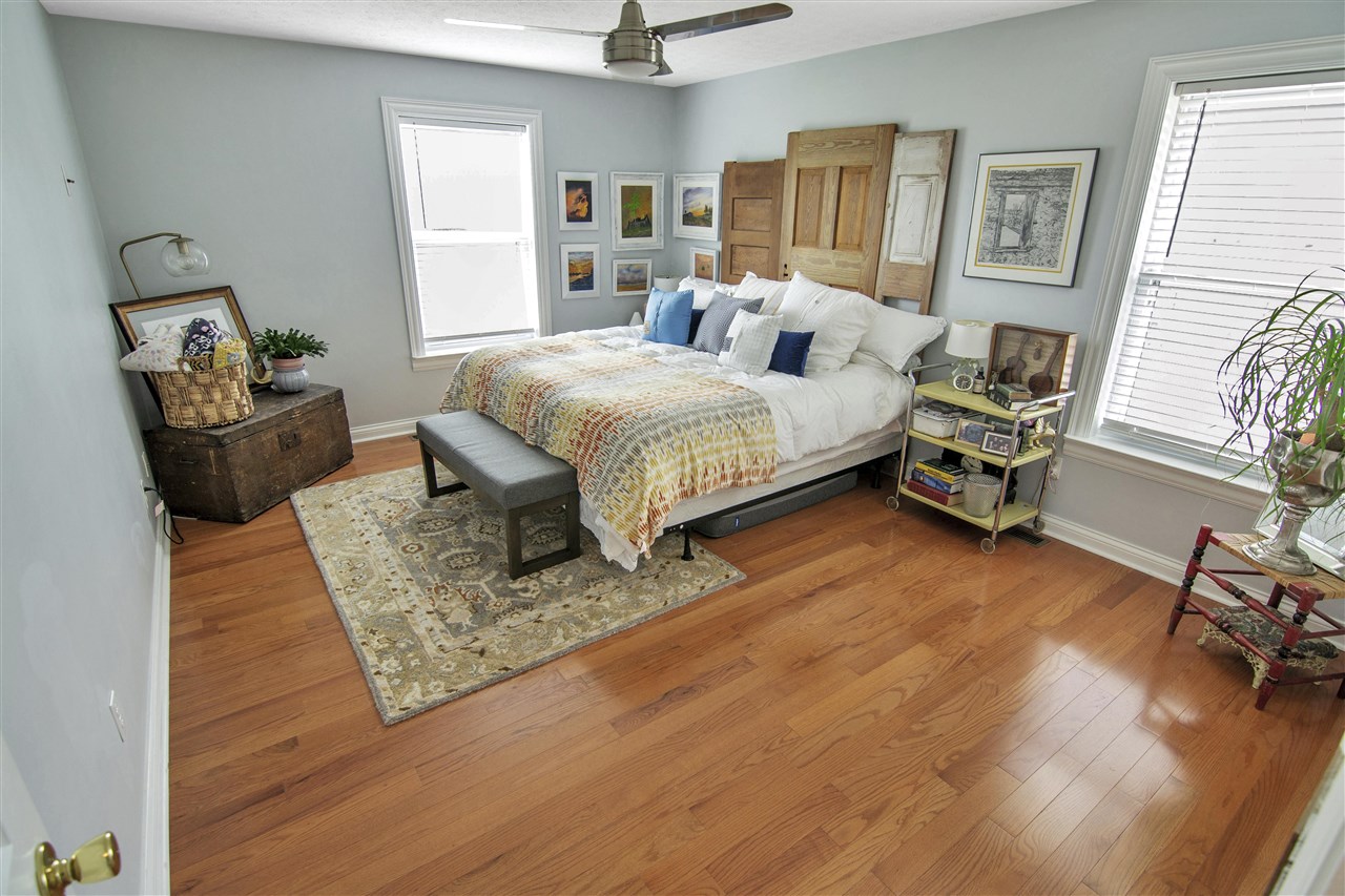 Glasgow, Kentucky 42141, United States, 5 Bedrooms Bedrooms, ,3 BathroomsBathrooms,Residential,Pending,107890