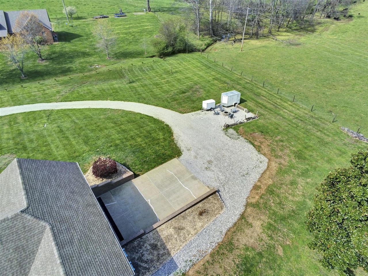 Glasgow, Kentucky 42141, United States, 5 Bedrooms Bedrooms, ,3 BathroomsBathrooms,Residential,Pending,107890