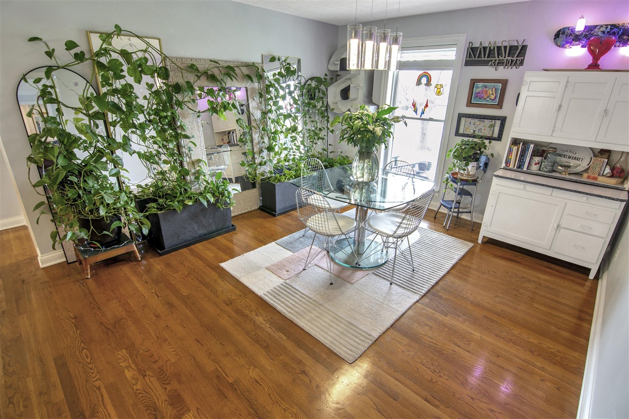 Glasgow, Kentucky 42141, United States, 5 Bedrooms Bedrooms, ,3 BathroomsBathrooms,Residential,Pending,107890