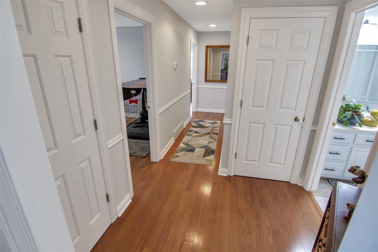 Glasgow, Kentucky 42141, United States, 5 Bedrooms Bedrooms, ,3 BathroomsBathrooms,Residential,Pending,107890