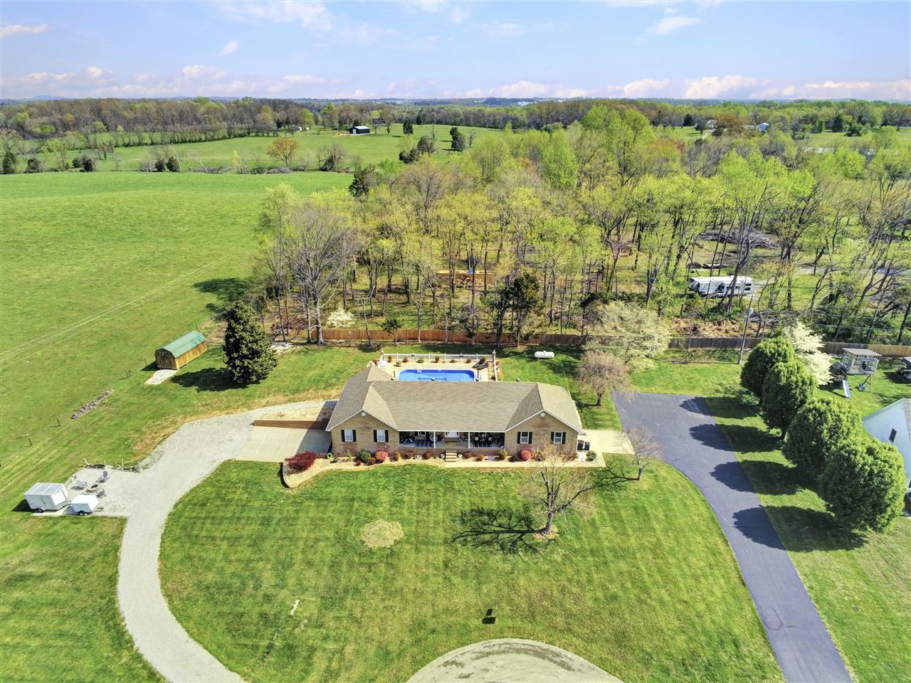 Glasgow, Kentucky 42141, United States, 5 Bedrooms Bedrooms, ,3 BathroomsBathrooms,Residential,Pending,107890