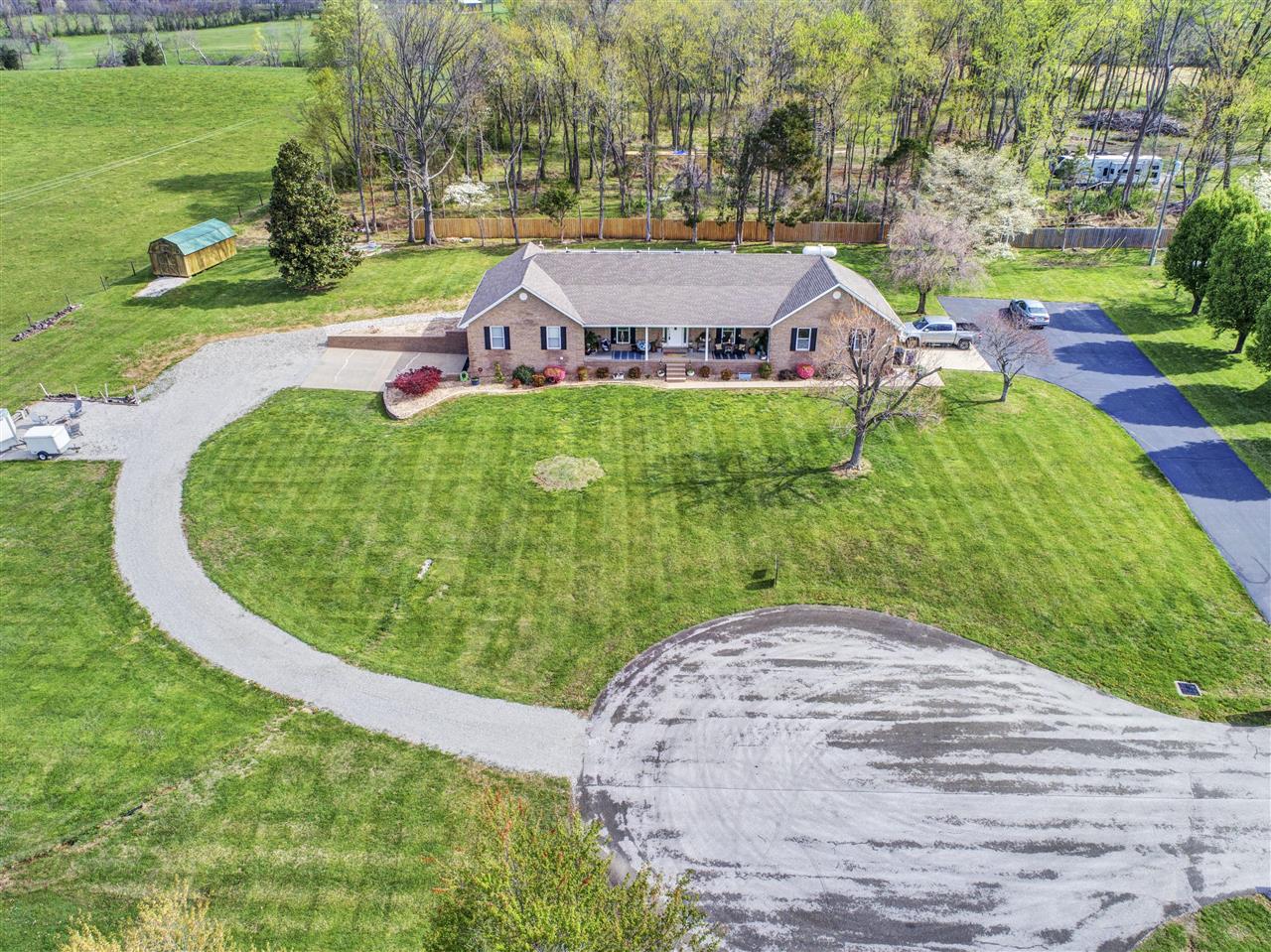 Glasgow, Kentucky 42141, United States, 5 Bedrooms Bedrooms, ,3 BathroomsBathrooms,Residential,Pending,107890