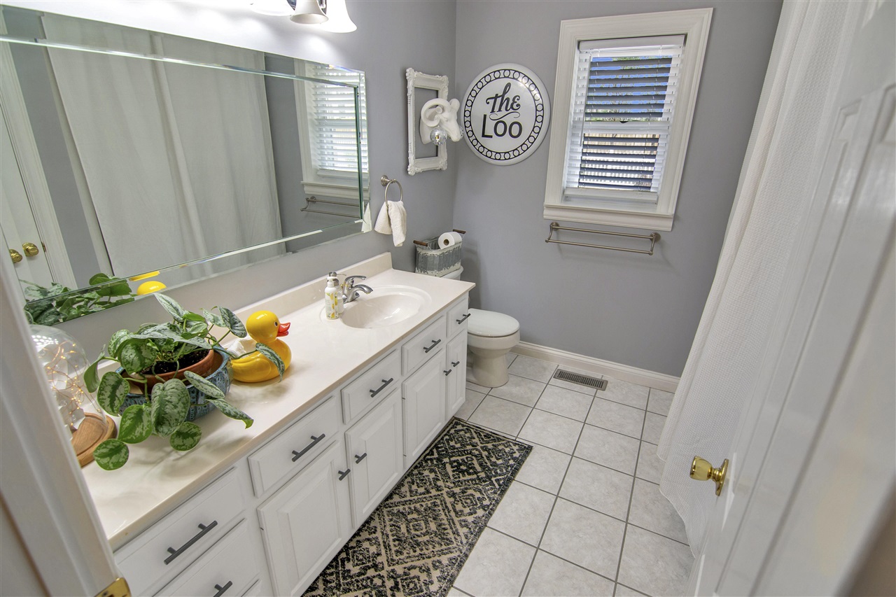 Glasgow, Kentucky 42141, United States, 5 Bedrooms Bedrooms, ,3 BathroomsBathrooms,Residential,Pending,107890