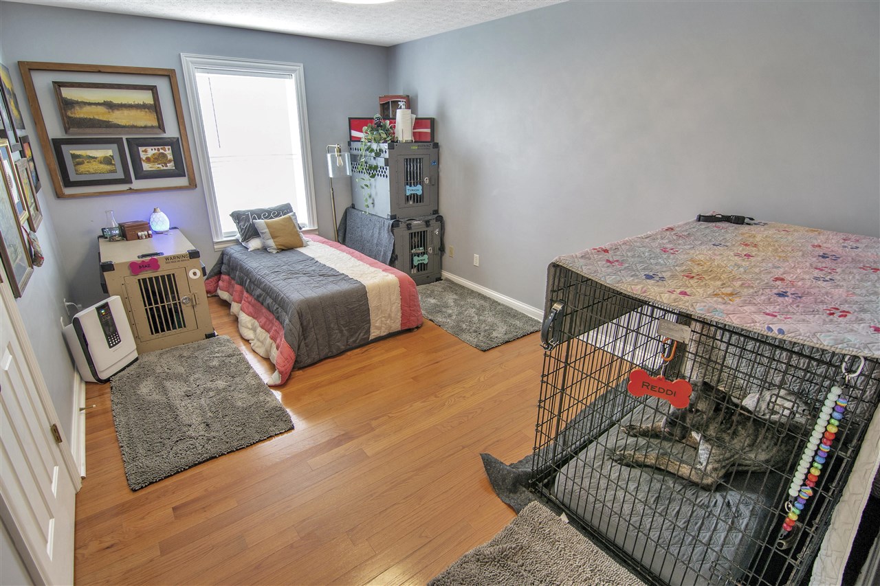 Glasgow, Kentucky 42141, United States, 5 Bedrooms Bedrooms, ,3 BathroomsBathrooms,Residential,Pending,107890