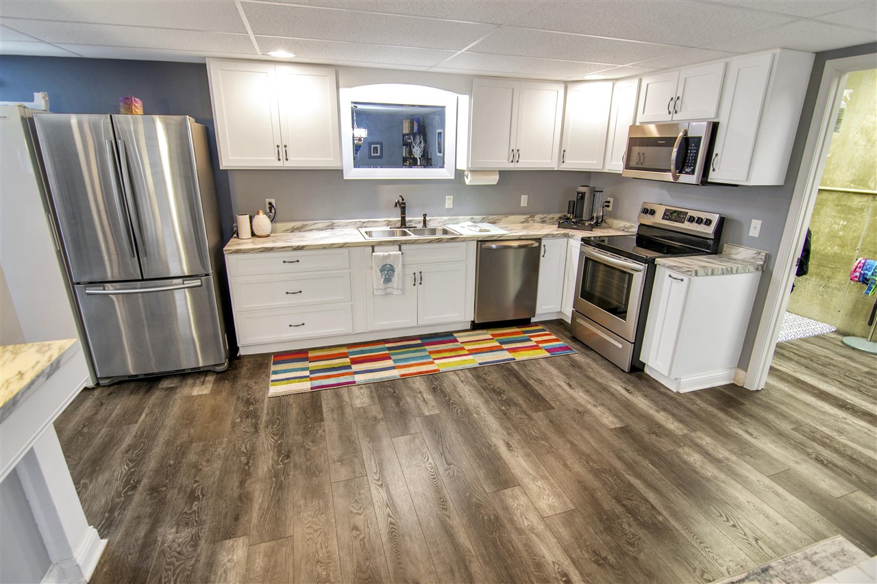 Glasgow, Kentucky 42141, United States, 5 Bedrooms Bedrooms, ,3 BathroomsBathrooms,Residential,Pending,107890