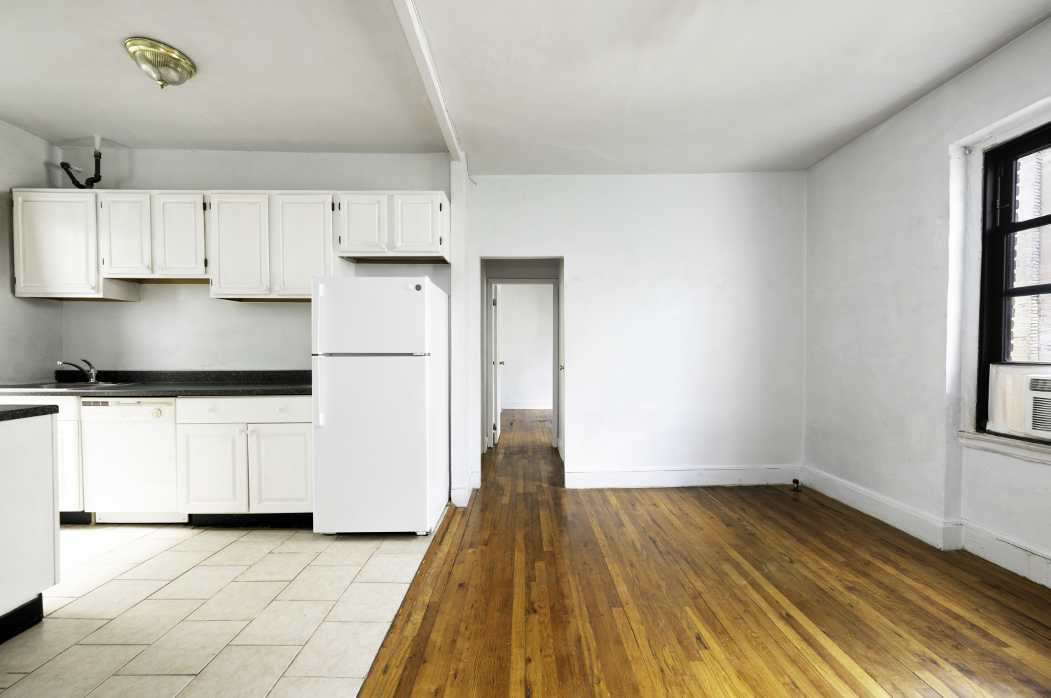 New York City, New York 11105, United States, 2 Bedrooms Bedrooms, ,1 BathroomBathrooms,Residential,Active,56049