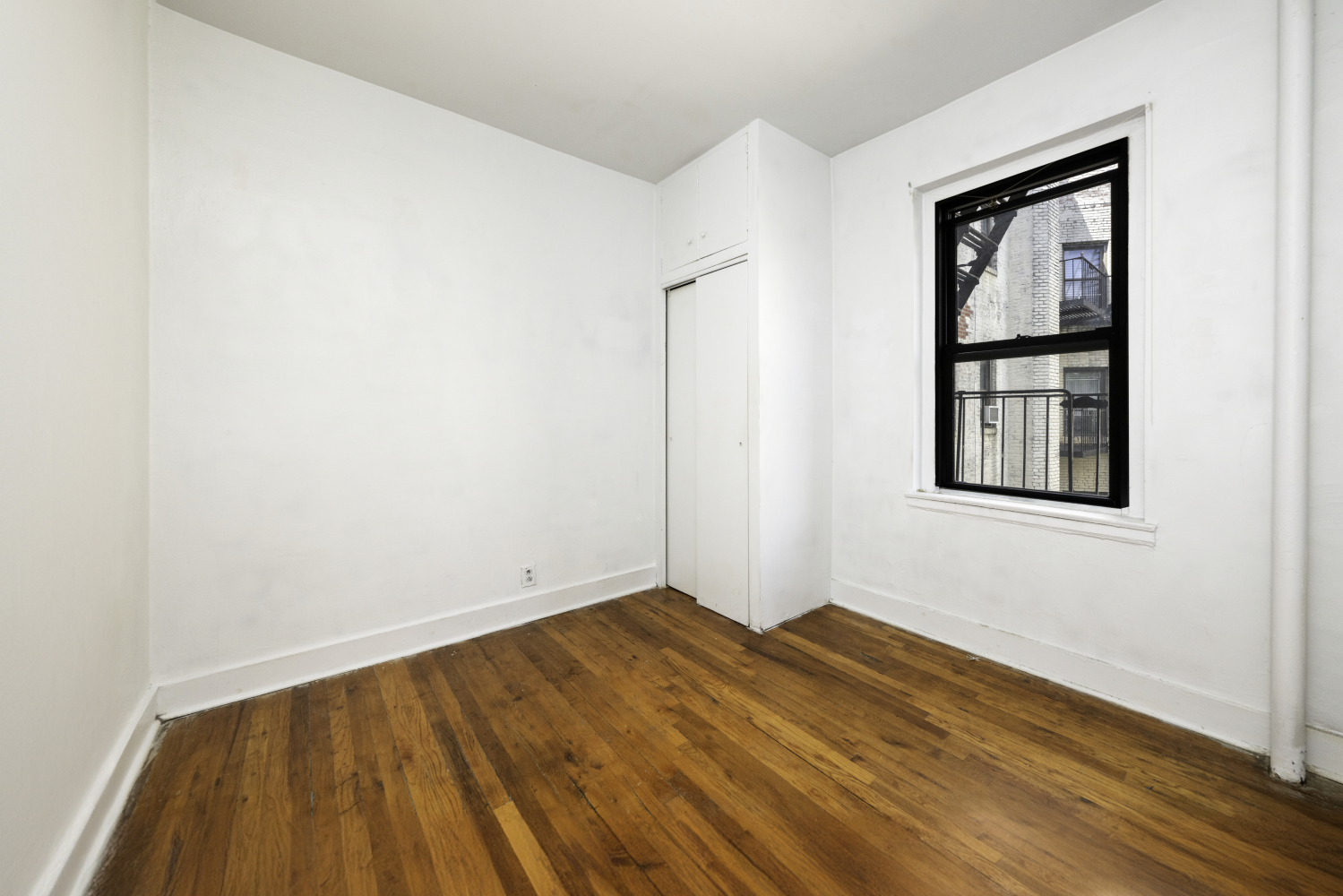 New York City, New York 11105, United States, 2 Bedrooms Bedrooms, ,1 BathroomBathrooms,Residential,Active,56049