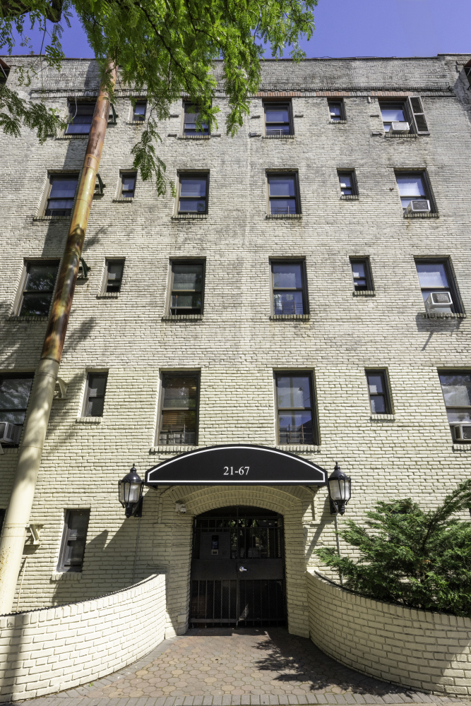 New York City, New York 11105, United States, 2 Bedrooms Bedrooms, ,1 BathroomBathrooms,Residential,Active,56049