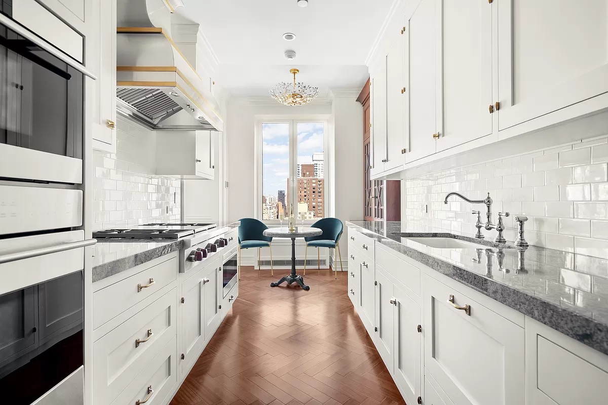 New York City, New York 10022, United States, 5 Bedrooms Bedrooms, ,5 BathroomsBathrooms,Residential,Pending,56671