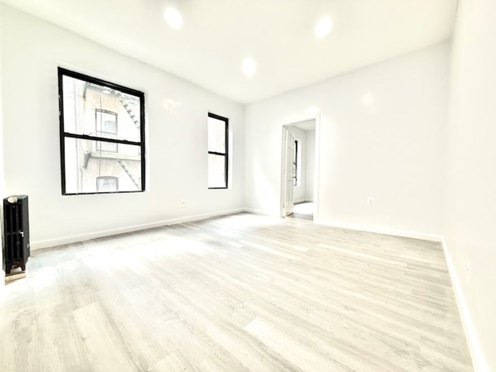 listing image 0