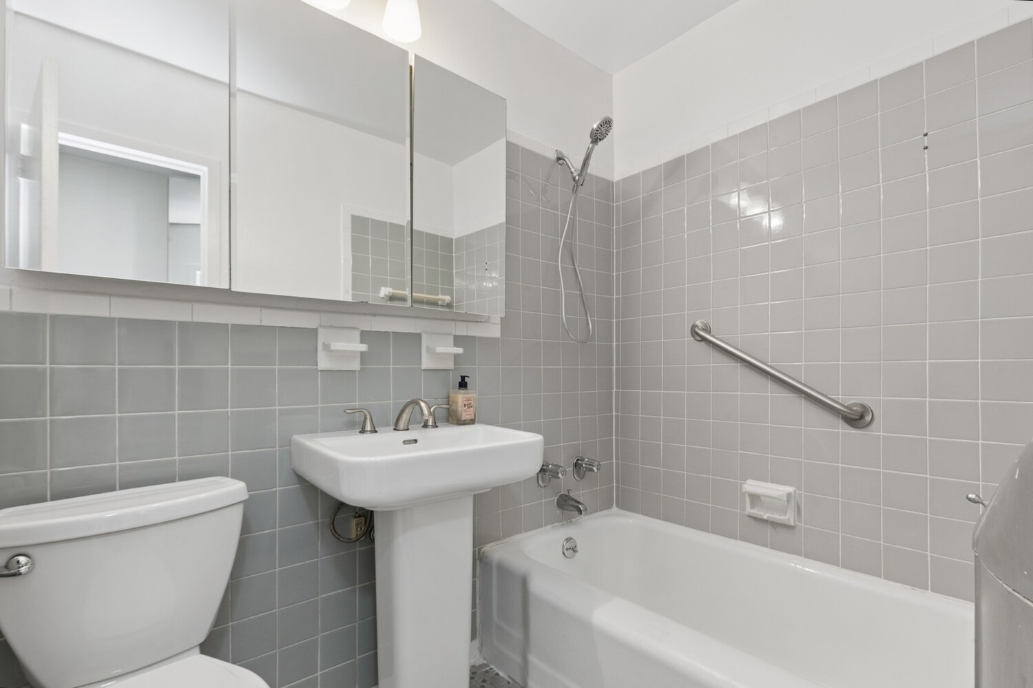 New York City, New York 10021, United States, 2 Bedrooms Bedrooms, ,1 BathroomBathrooms,Residential,Active,166011