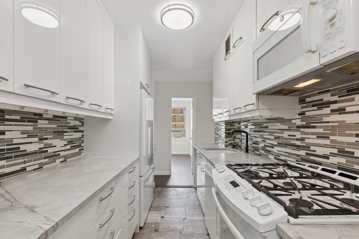 New York City, New York 10021, United States, 2 Bedrooms Bedrooms, ,1 BathroomBathrooms,Residential,Active,166011