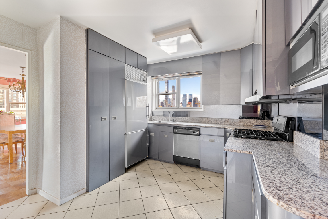 New York City, New York 10065, United States, 4 Bedrooms Bedrooms, ,3 BathroomsBathrooms,Residential,Active,79009