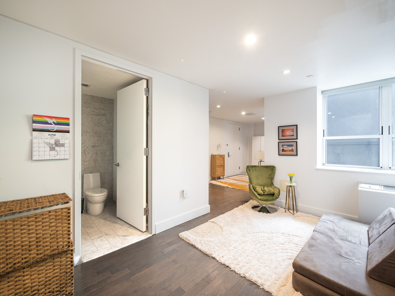 New York City, New York 10019, United States, 1 Bedroom Bedrooms, ,1 BathroomBathrooms,Residential,Active,211766