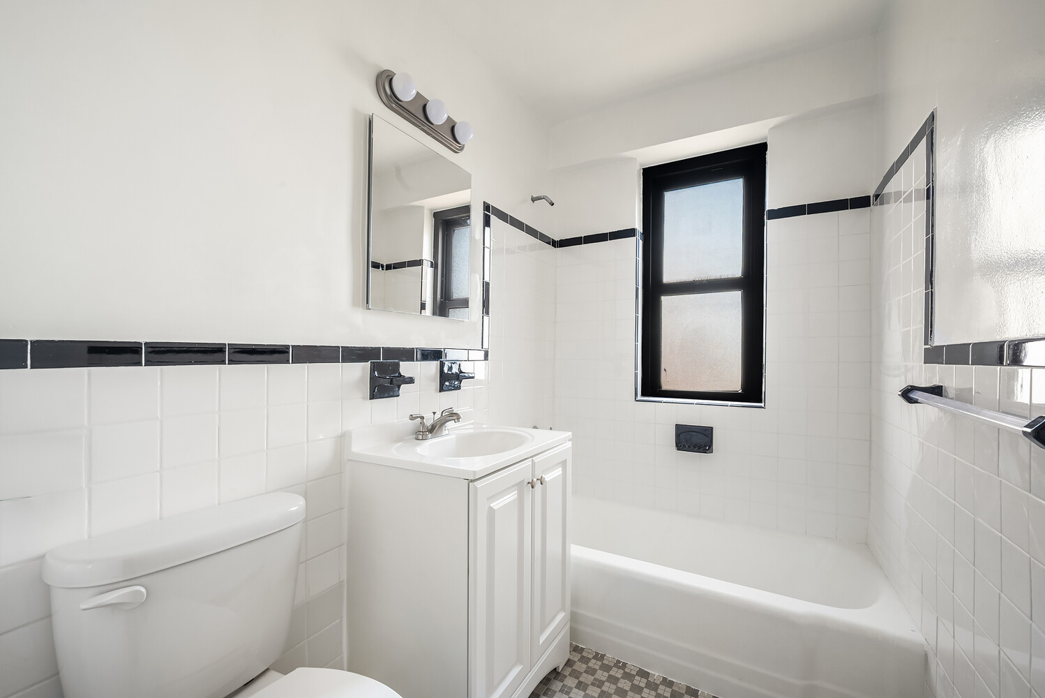 New York City, New York 10002, United States, 1 Bedroom Bedrooms, ,1 BathroomBathrooms,Residential,Active,233014