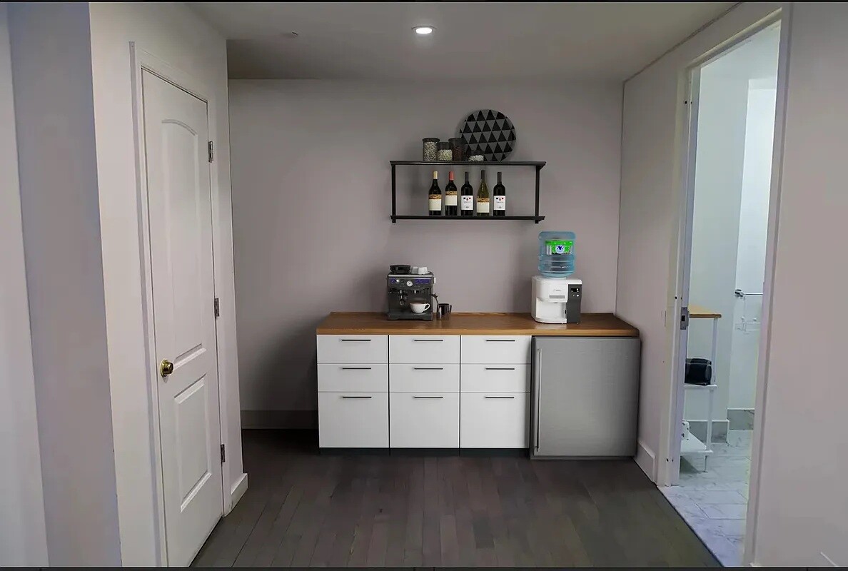 New York City, New York 10019, United States, ,1 BathroomBathrooms,Residential,Active,235247