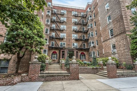 Photo of 99-45 67TH Road #422, Queens, NY 11375 (MLS # RLS20060102)