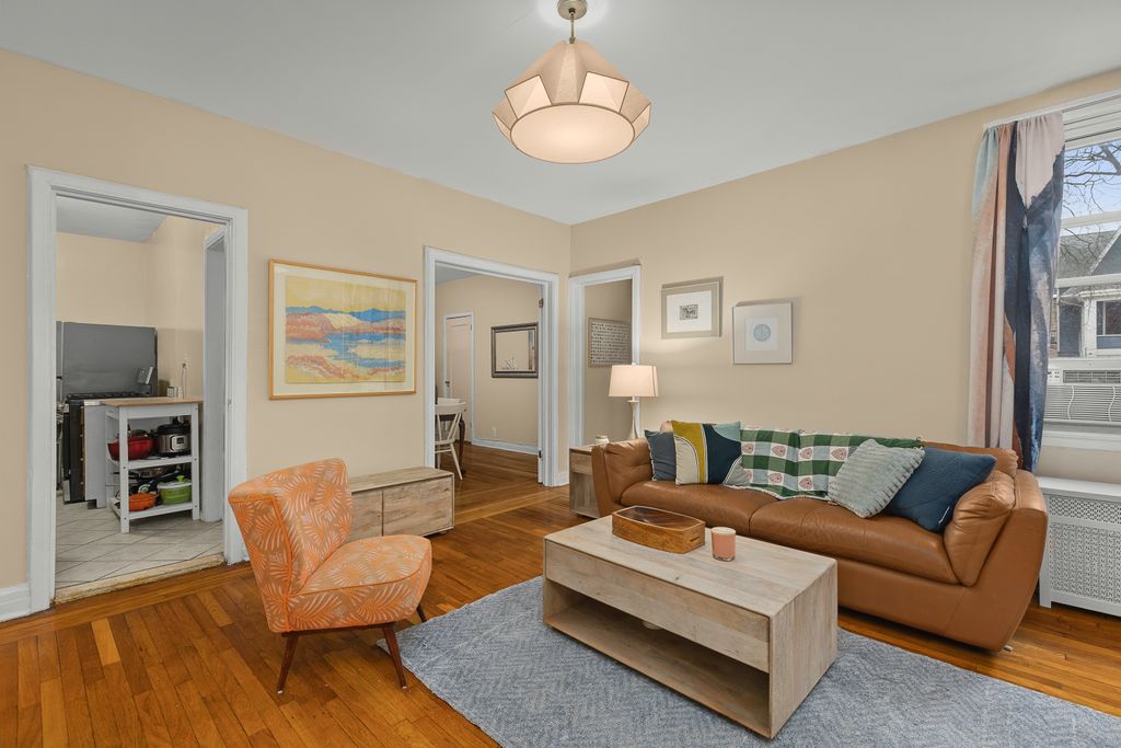 listing image 0