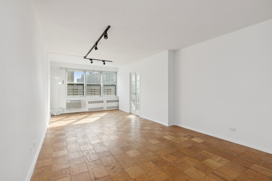 New York City, New York 10021, United States, 2 Bedrooms Bedrooms, ,2 BathroomsBathrooms,Residential,Active,209728