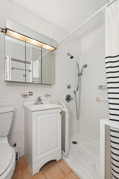 New York City, New York 10021, United States, 2 Bedrooms Bedrooms, ,2 BathroomsBathrooms,Residential,Active,209728