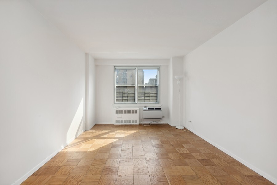 New York City, New York 10021, United States, 2 Bedrooms Bedrooms, ,2 BathroomsBathrooms,Residential,Active,209728
