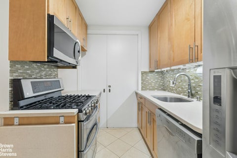 Photo of 70-25 YELLOWSTONE Boulevard #3X, Queens, NY 11375 (MLS # RLS20118668)