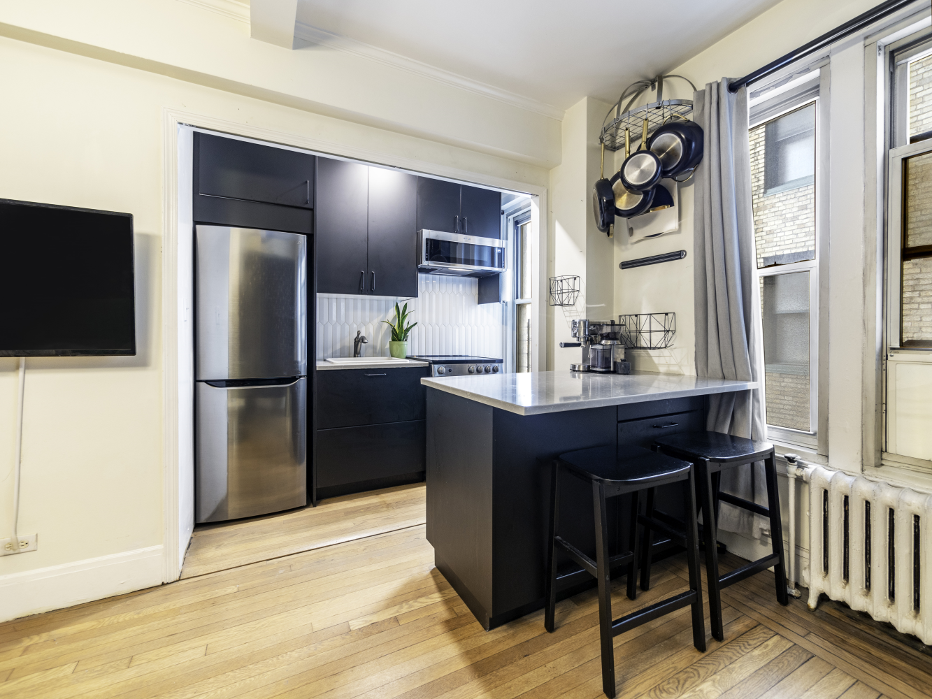 New York City, New York 10036, United States, 1 Bedroom Bedrooms, ,1 BathroomBathrooms,Residential,Active,78993