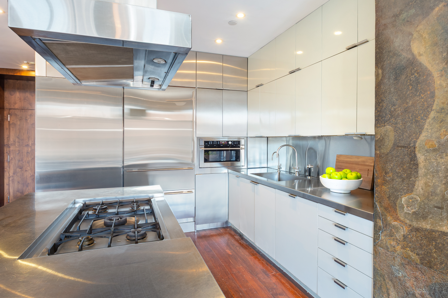 New York City, New York 10010, United States, 2 Bedrooms Bedrooms, ,3 BathroomsBathrooms,Residential,Active,130124