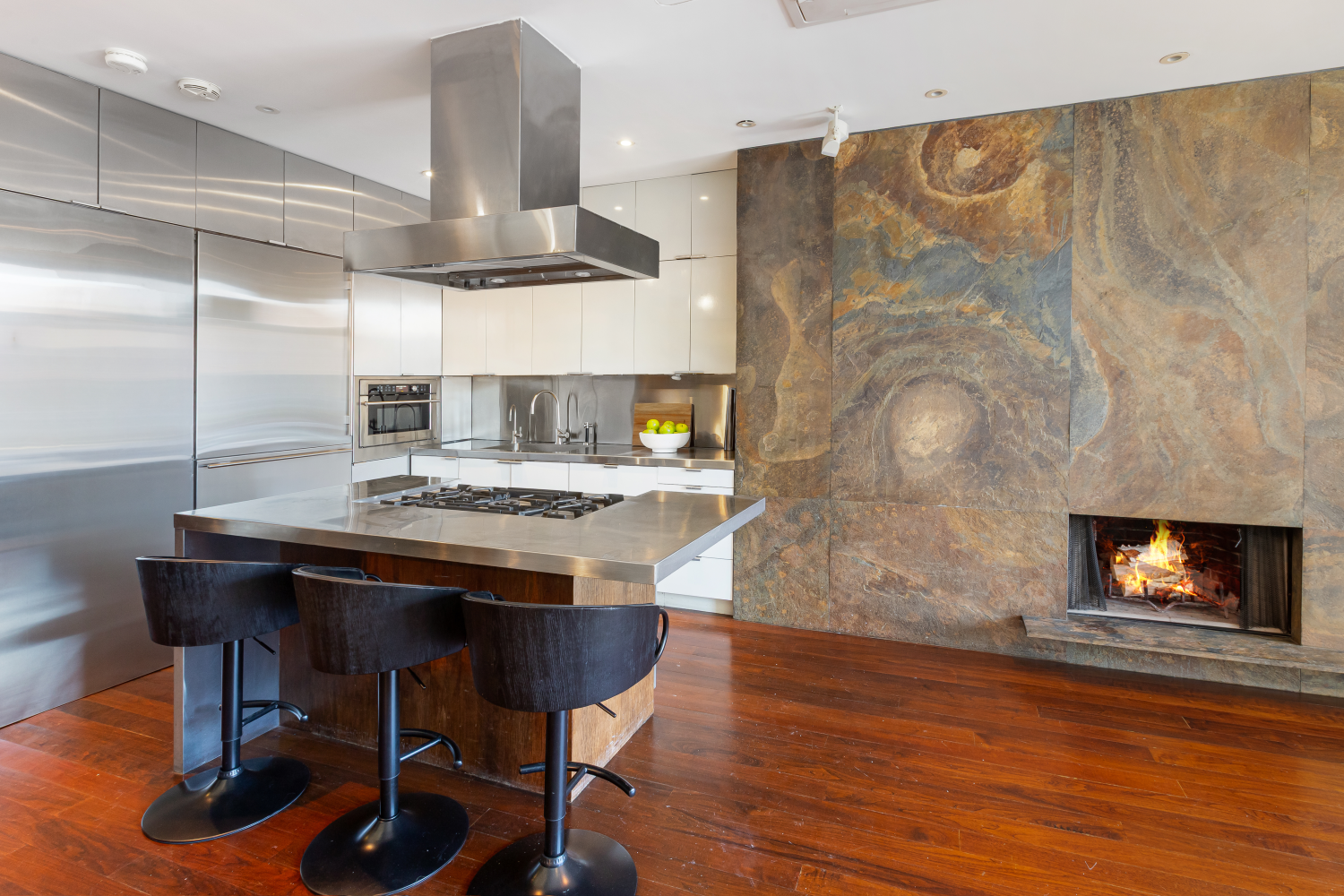 New York City, New York 10010, United States, 2 Bedrooms Bedrooms, ,3 BathroomsBathrooms,Residential,Active,130124