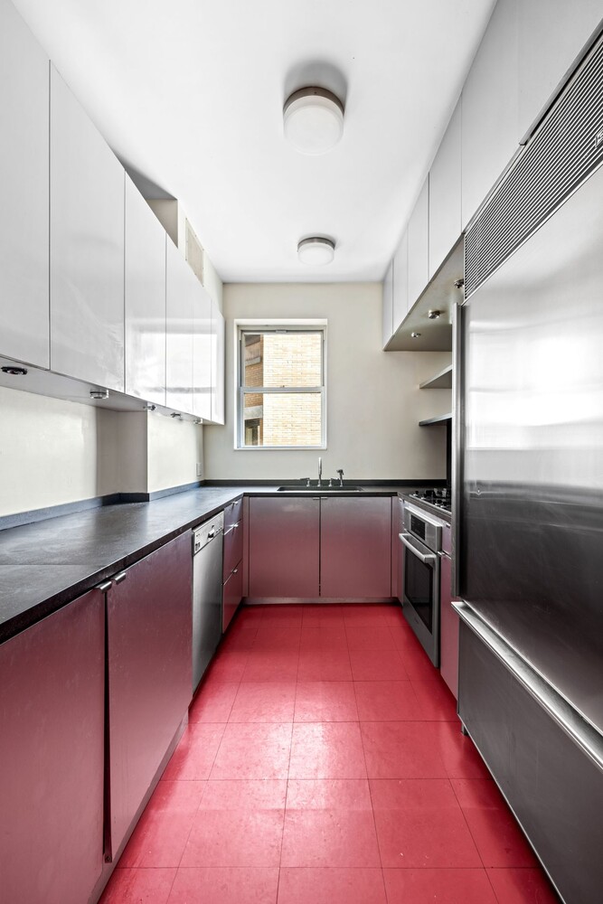 New York City, New York 10128, United States, 3 Bedrooms Bedrooms, ,2 BathroomsBathrooms,Residential,Active,210543