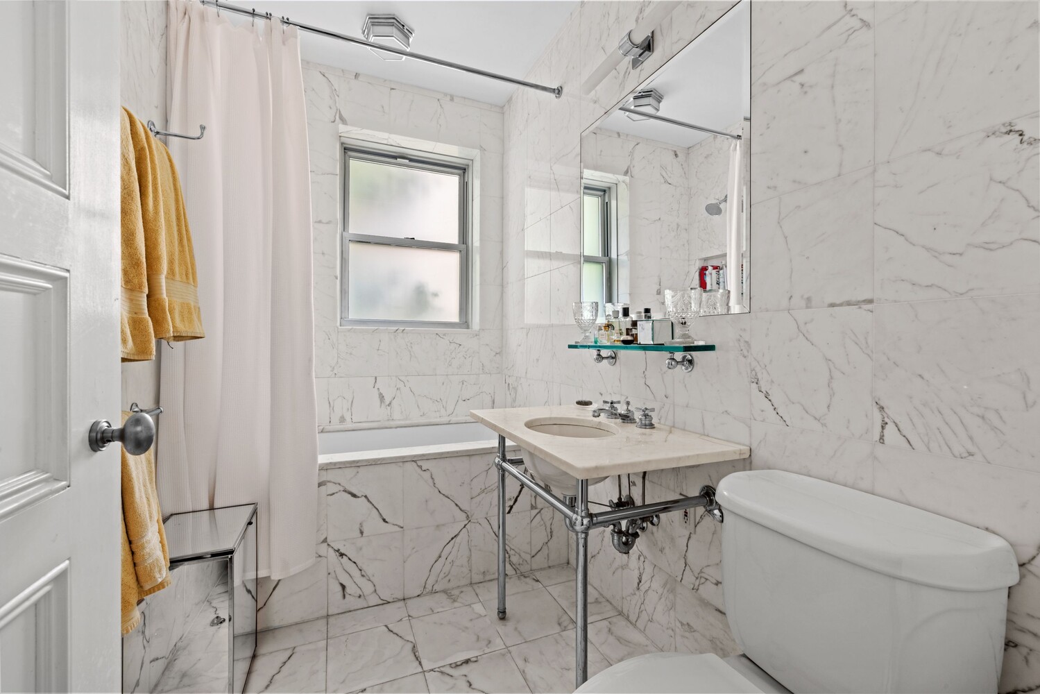 New York City, New York 10128, United States, 3 Bedrooms Bedrooms, ,2 BathroomsBathrooms,Residential,Active,210543