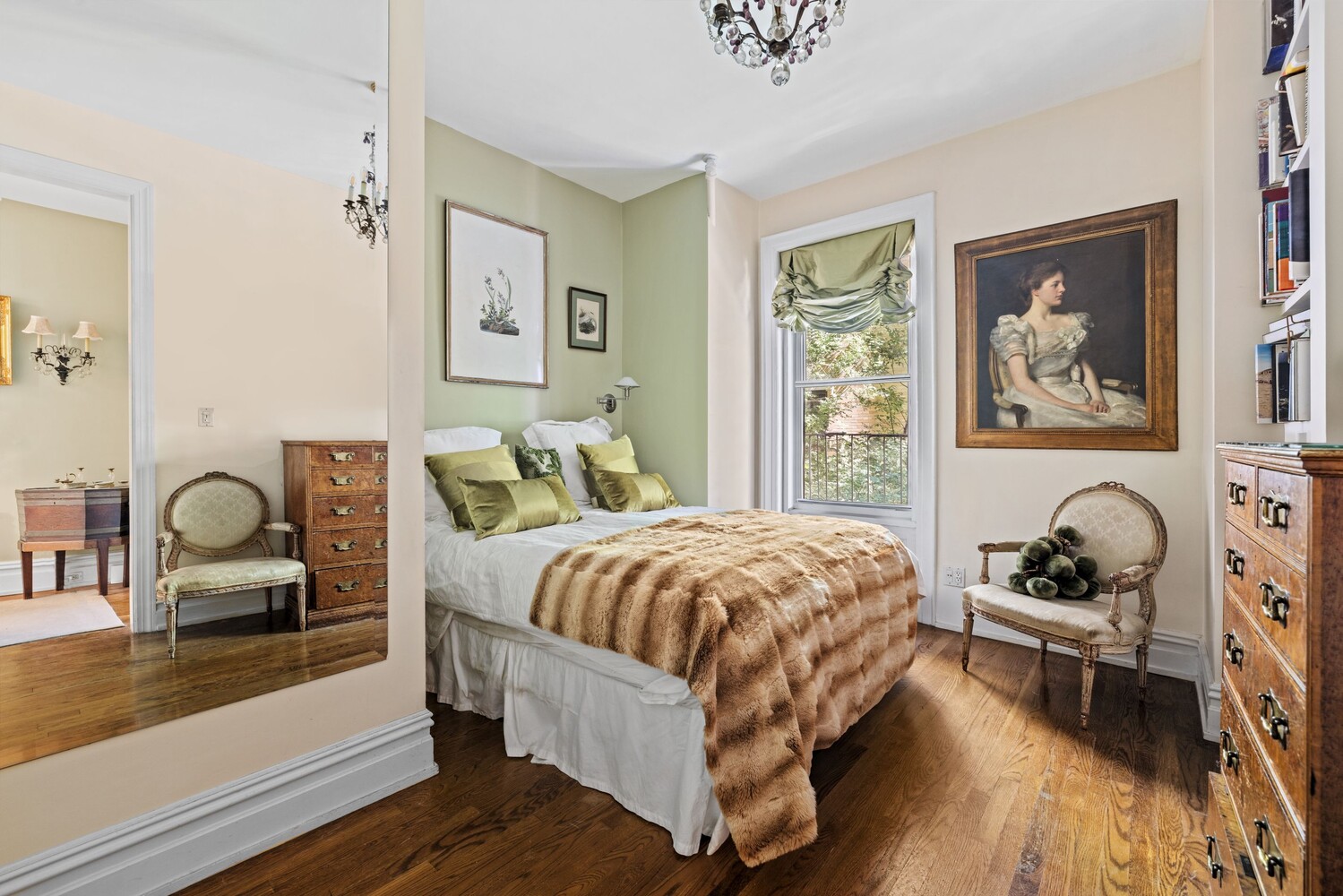 New York City, New York 10128, United States, 3 Bedrooms Bedrooms, ,2 BathroomsBathrooms,Residential,Active,210543