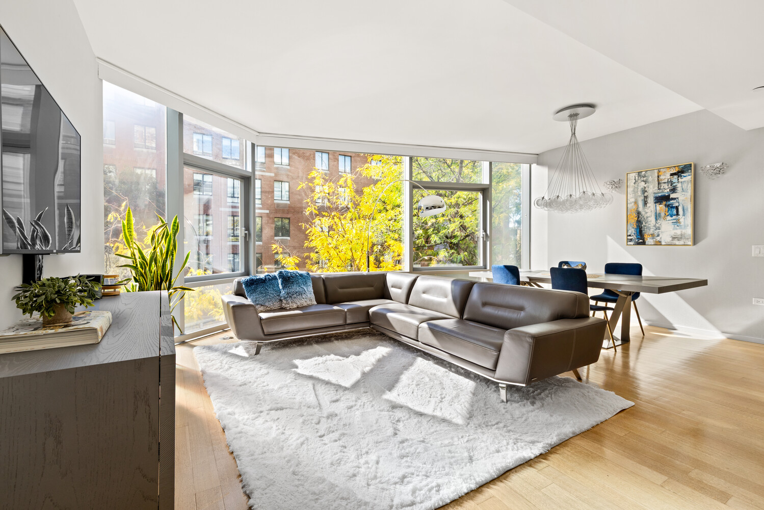 New York City, New York 10019, United States, 5 Bedrooms Bedrooms, ,4 BathroomsBathrooms,Residential,Active,244919