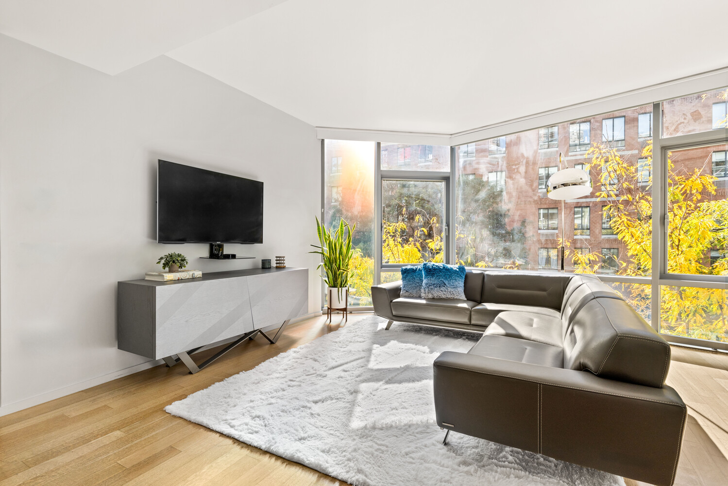 New York City, New York 10019, United States, 5 Bedrooms Bedrooms, ,4 BathroomsBathrooms,Residential,Active,244919