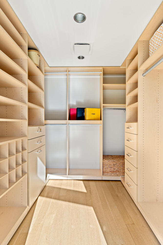 New York City, New York 10019, United States, 5 Bedrooms Bedrooms, ,4 BathroomsBathrooms,Residential,Active,244919