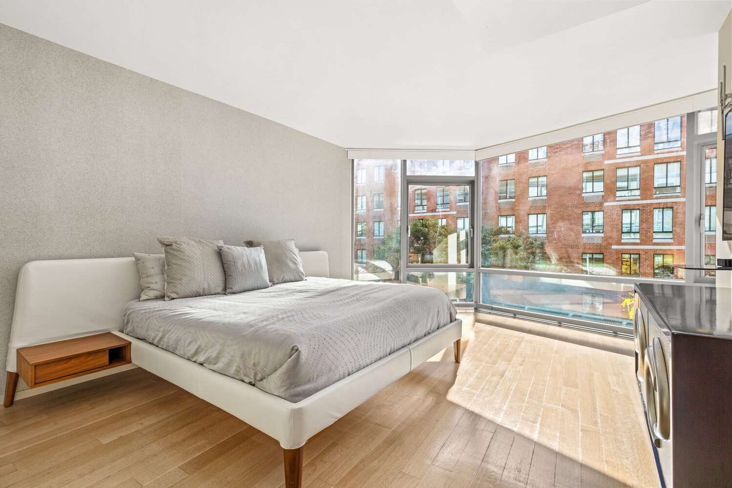 New York City, New York 10019, United States, 5 Bedrooms Bedrooms, ,4 BathroomsBathrooms,Residential,Active,244919