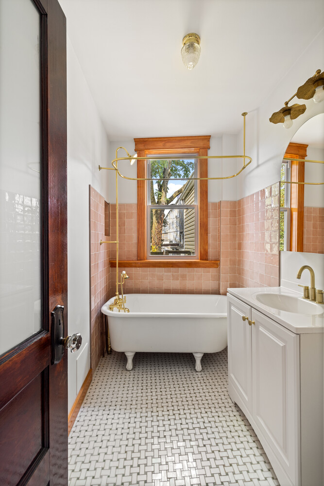 New York City, New York 11215, United States, 3 Bedrooms Bedrooms, ,3 BathroomsBathrooms,Residential,Active,211046