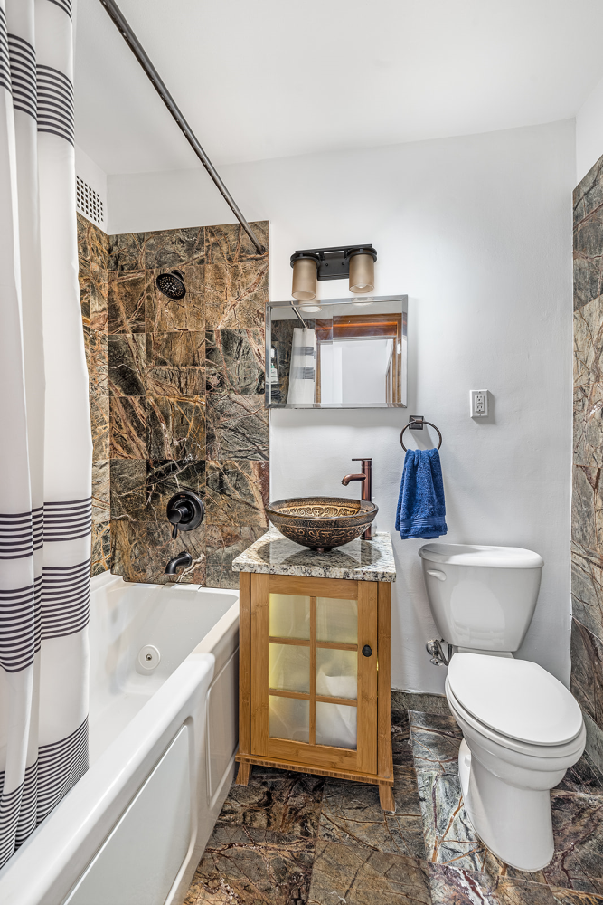 New York City, New York 10011, United States, 1 Bedroom Bedrooms, ,2 BathroomsBathrooms,Residential,Pending,78977