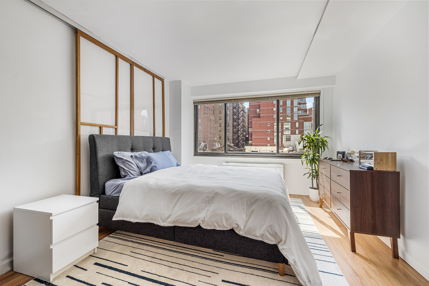 New York City, New York 10011, United States, 1 Bedroom Bedrooms, ,2 BathroomsBathrooms,Residential,Pending,78977