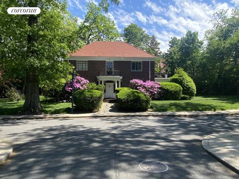 Photo of 16 UPSHAW Road, Queens, NY 11375 (MLS # RLS20016302)