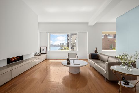 MLS: RLS20025058